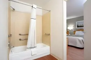 HomeTowne Studios Phoenix - Black Canyon Highway hotel thumbnail 3