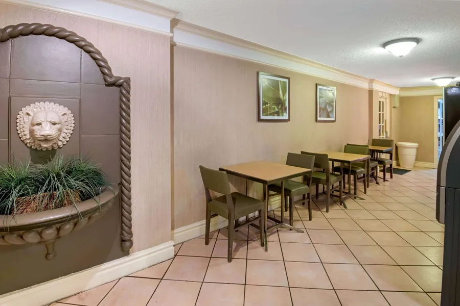 La Quinta Inn by Wyndham San Antonio Market Square hotel detail image 6
