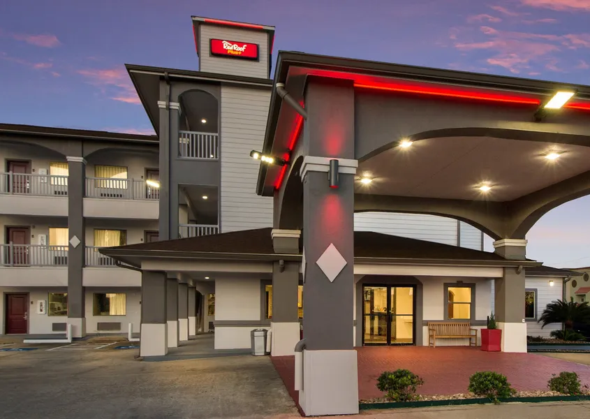 Red Roof Inn PLUS+ Galveston - Beachfront hotel detail image 2