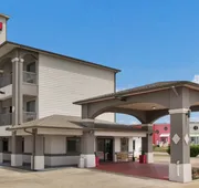 Red Roof Inn PLUS+ Galveston - Beachfront hotel detail image 3
