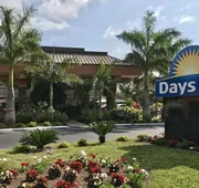 Days Inn by Wyndham Sarasota Bay hotel detail image 3