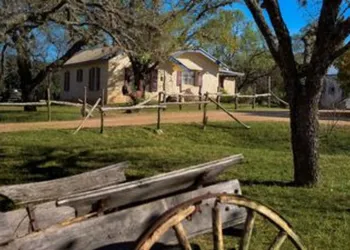 Barons CreekSide hotel thumbnail 5