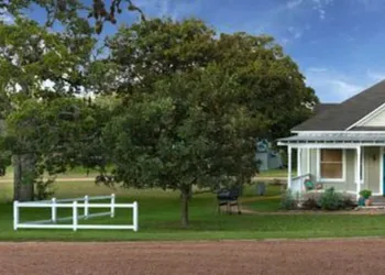 Barons CreekSide hotel thumbnail 6