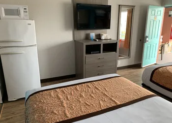 Dolphin Inn hotel thumbnail 6