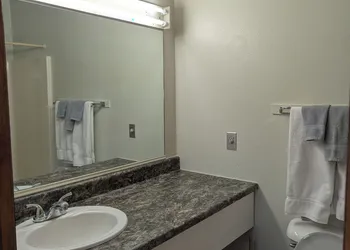 The Western Inn Motel and RV Park hotel thumbnail 6