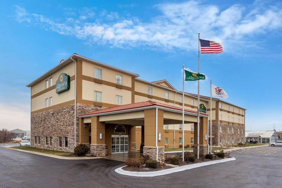 La Quinta Inn & Suites by Wyndham Rockford hotel detail image 2