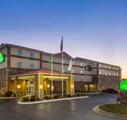 La Quinta Inn & Suites by Wyndham Rockford hotel detail image 3