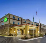La Quinta Inn & Suites by Wyndham Rockford hotel detail image 4
