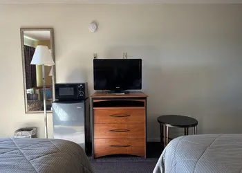 Economy Inn hotel thumbnail 5