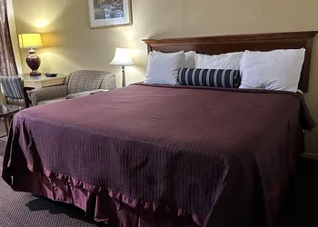 Economy Inn hotel thumbnail 6