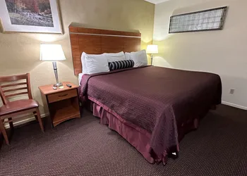 Economy Inn hotel thumbnail 8