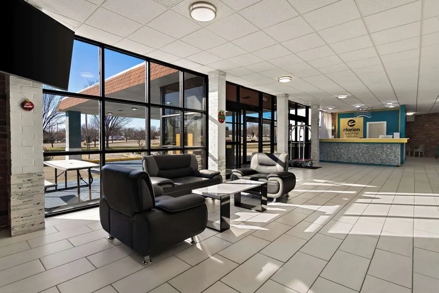 Clarion Pointe Bloomington – Normal near I-55 and University hotel detail image 6