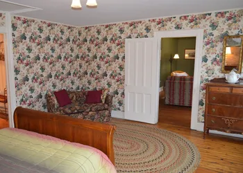 Canal Side Inn hotel thumbnail 6