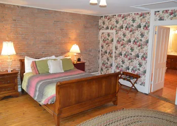 Canal Side Inn hotel thumbnail 8