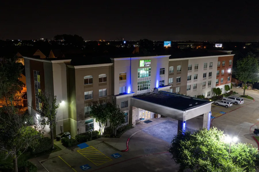 Holiday Inn Express & Suites Arlington North - Stadium Area by IHG hotel detail image 6