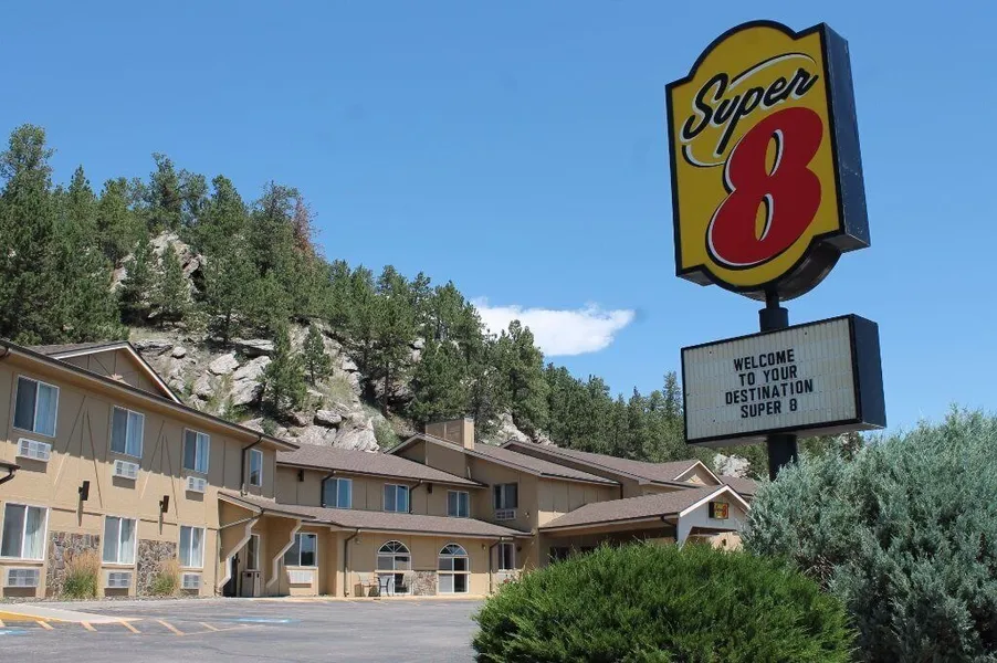 Super 8 by Wyndham Custer/Crazy Horse Area hotel detail image 2