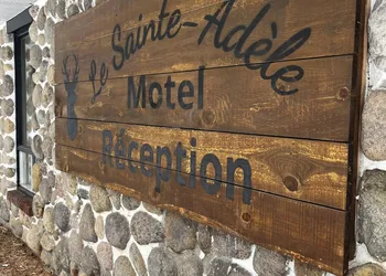 Motel Le Sainte-Adèle hotel thumbnail 5