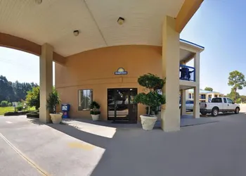 Days Inn by Wyndham Chipley hotel thumbnail 5
