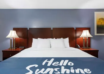 Days Inn by Wyndham Chipley hotel thumbnail 8