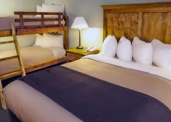 Junction Inn Suites & Conference Center hotel thumbnail 8