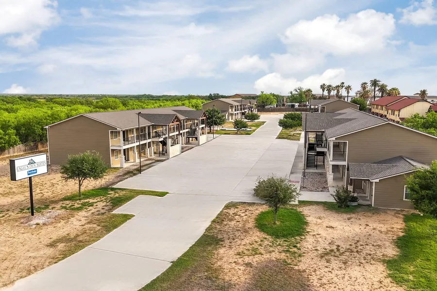 Eagle's Den Suites Carrizo Springs a Travelodge by Wyndham hotel detail image 2