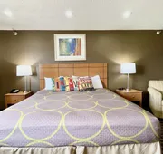 Econo Lodge Quincy hotel detail image 5