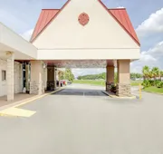OYO Hotel Dundee By Crystal Lake hotel detail image 3