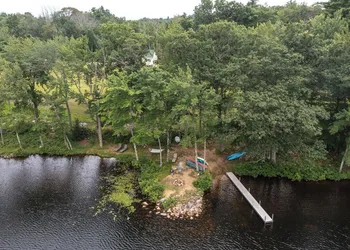 Lake Shore Farm Inn hotel thumbnail 4