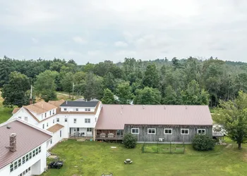 Lake Shore Farm Inn hotel thumbnail 6