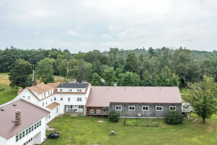 Lake Shore Farm Inn hotel detail image 6