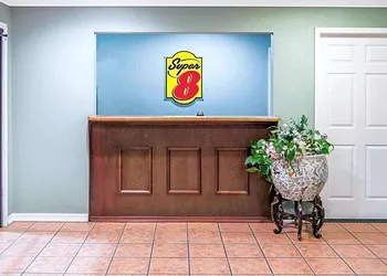 Super 8 by Wyndham Kinder LA hotel thumbnail 5
