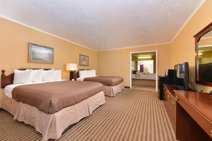 Executive Plus Inn & Suites hotel detail image 2