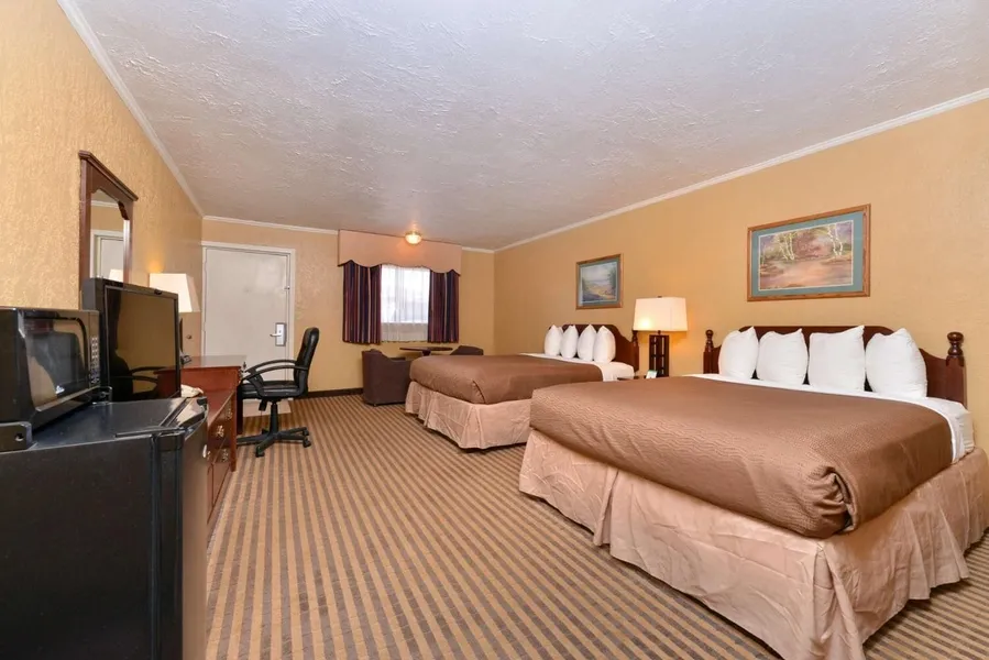 Executive Plus Inn & Suites hotel detail image 6