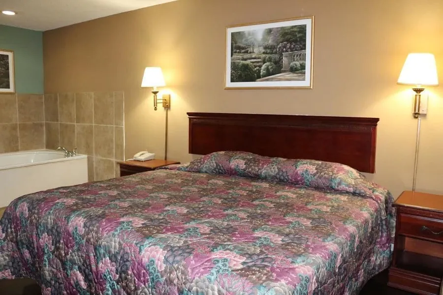 Magnolia Bay Hotel & Suites hotel detail image 6