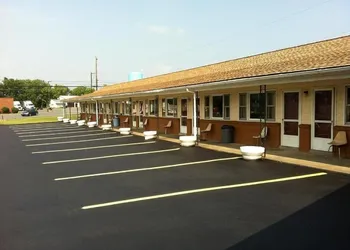 Budget Inn hotel thumbnail 4