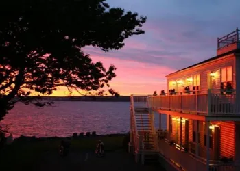 Come From Away B&B Inn hotel thumbnail 2
