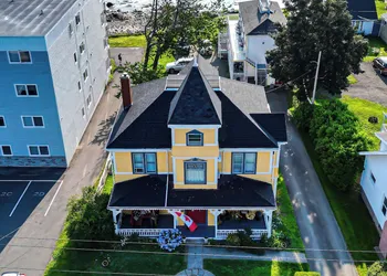 Come From Away B&B Inn hotel thumbnail 3