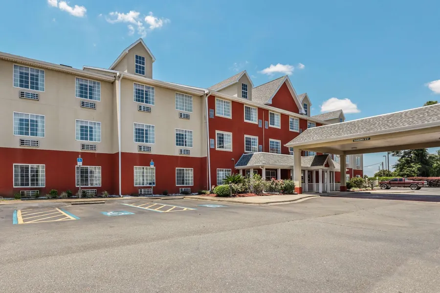 Econo Lodge Inn & Suites Marianna South hotel detail image 2