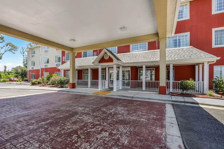 Econo Lodge Inn & Suites Marianna South hotel detail image 6