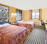 Super 8 by Wyndham Iowa Falls hotel detail image 3