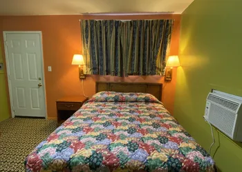 Lincoln Motel hotel thumbnail 5