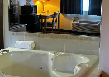 Ameristay Hotel Inn & Suites Waverly hotel thumbnail 4