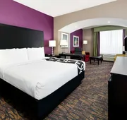 La Quinta Inn & Suites by Wyndham Jourdanton - Pleasanton hotel detail image 3