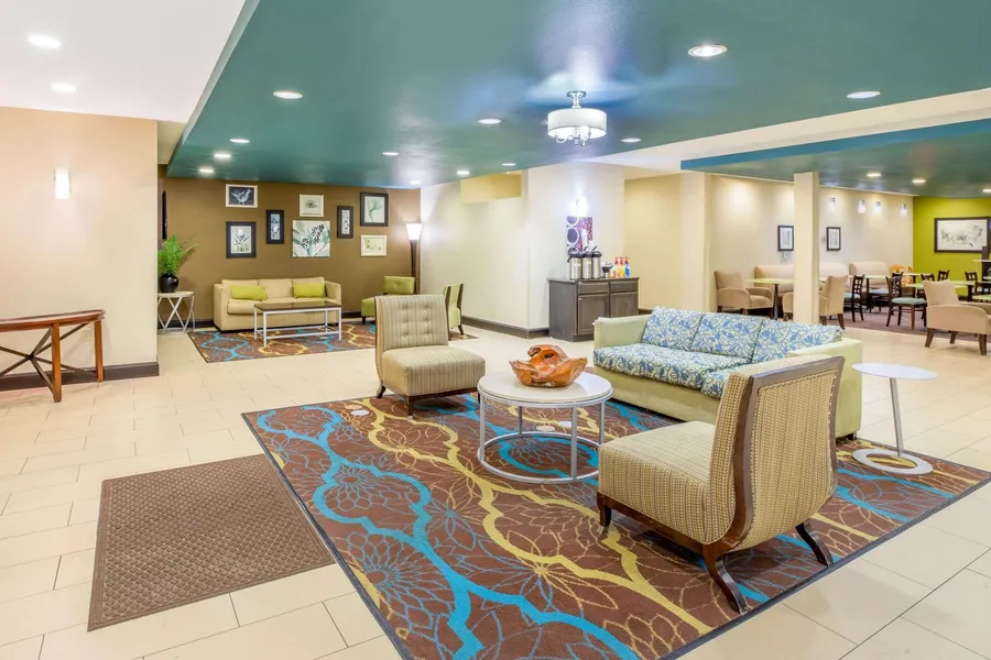 La Quinta Inn & Suites by Wyndham Floresville hotel detail image 6