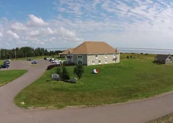 Villegiature Deux Rivieres Resort hotel thumbnail 3