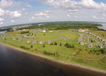 Villegiature Deux Rivieres Resort hotel thumbnail 8