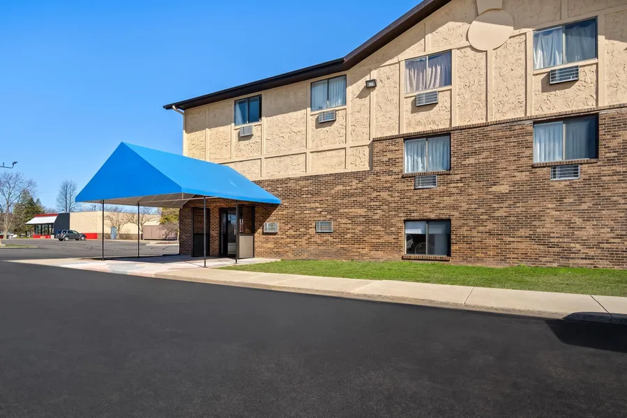 Econo Lodge Inn & Suites Auburn hotel detail image 2