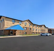 Econo Lodge Inn & Suites Auburn hotel detail image 3
