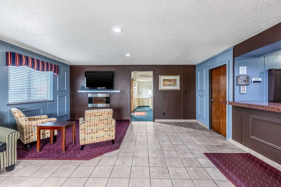 Econo Lodge Inn & Suites Auburn hotel detail image 6