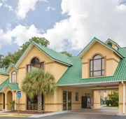 Howard Johnson by Wyndham Dothan hotel detail image 3
